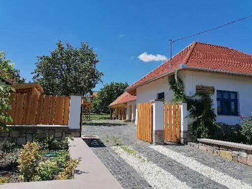 Csenduelo Vendeghaz Apartment Ношвай Екстериор снимка