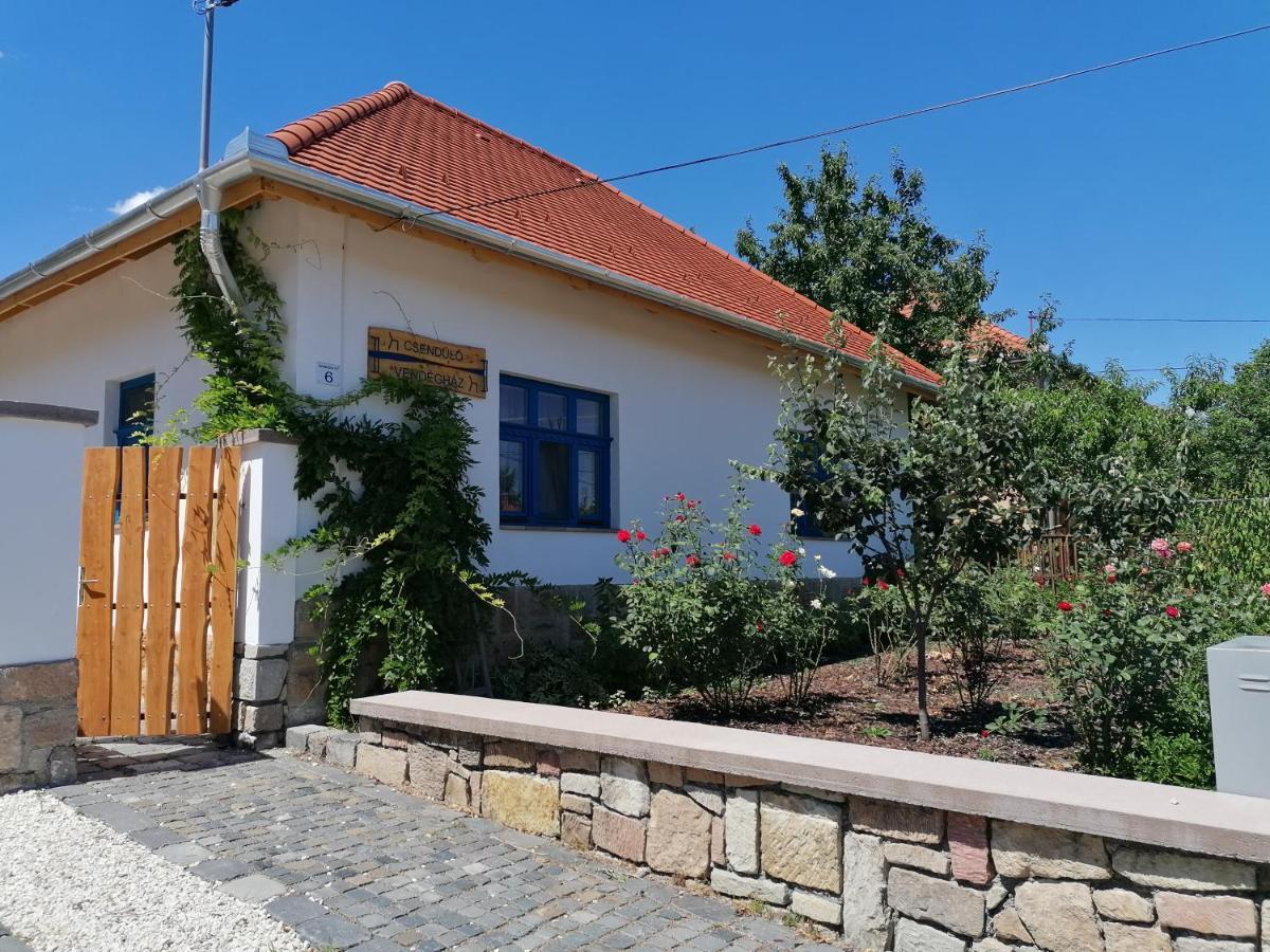Csenduelo Vendeghaz Apartment Ношвай Екстериор снимка